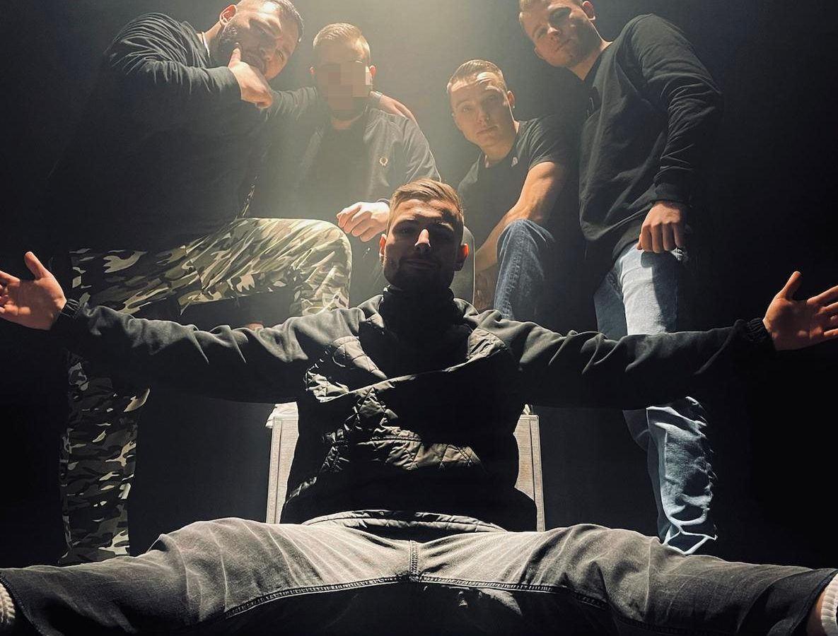 Das Bild zeigt die ALLWETTERCREW